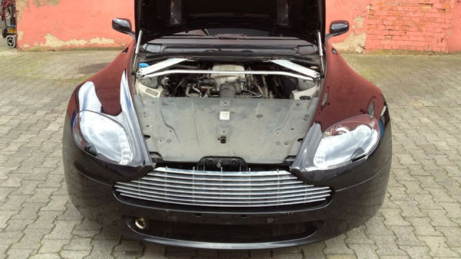 Toto je nejlevnější Aston Martin Vantage, nebouraný, neshořelý. Důvod neuhodnete