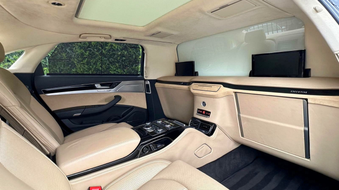 K mání je vzácný úkaz totálního německého luxusu. Jedna z pouhých dvou vrcholných verzí Audi A8 fascinuje technikou i historií