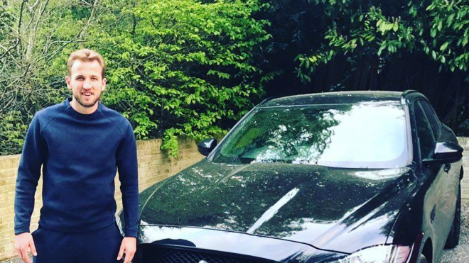 Jaká auta užívá 10 nejlepších střelců MS ve fotbale? Jednoho dál vozí jeho máma