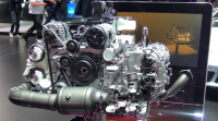 Podívejte se do nitra nových motorů a převodovek aut Paříže 2016