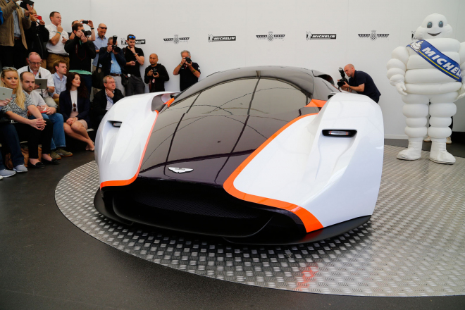 Aston Martin DP-100: nový supersport touží po skalpu McLarenu P1, virtuálně