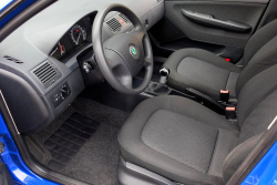 Škoda Fabia s dnes neuvěřitelným motorem je k mání skoro nejetá po 1. majiteli, za svou cenu je to malý velký poklad