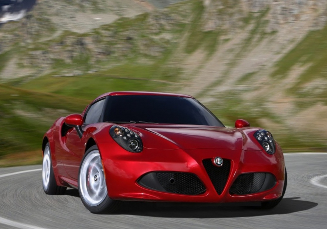 Alfa Romeo 4C na 60 nových fotkách a dvou videích, do prodeje jde v říjnu