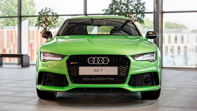 Audi RS7 Sportback v tovární jablečné zeleni je zvláštní a drahý zjev (foto)