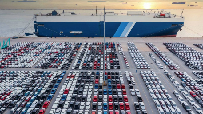 Automobilky zastavují vývoz aut do USA kvůli novým clům, nejlíp tak ukazují, oč nyní běží