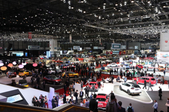 Autosalon Ženeva 2016 navštívilo více lidí než loni, už má termín pro příští rok (video)