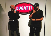 Bugatti dále přijímá objednávky na Chiron, tento člověk si jej koupil v Nizozemsku