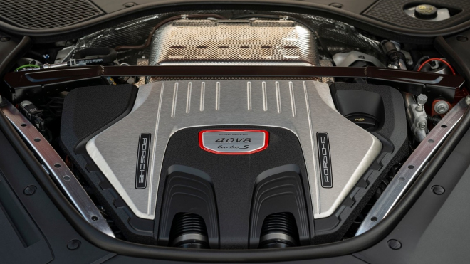 Německé luxusní silniční stíhačky si to rozdaly v klání o nejrychlejší auto svého druhu, vyhrát mohlo jen jedno