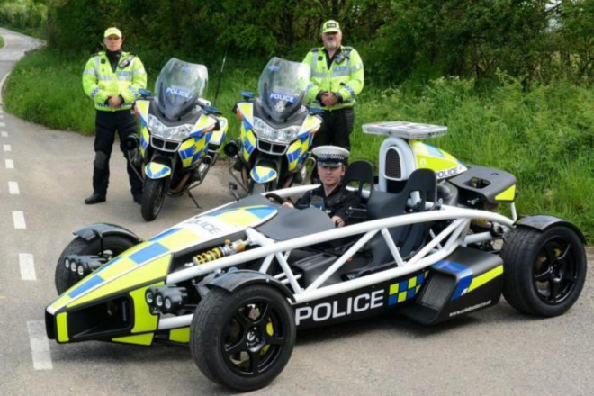 Britská policie dostala Ariel Atom 3.5R, „piráty” ale honit nebude