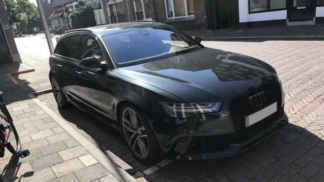 Toto Audi RS6 Avant skutečně není černé. Jeho barva je nápaditější, než se zdá