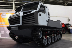 Rusové postavili nezastavitelný obojživelník jako z dob SSSR, dali mu i tehdy nevídané ovládání