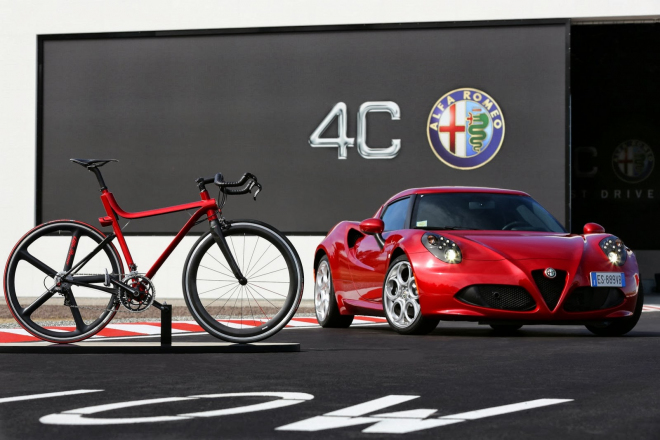 Nestačí vám Alfa Romeo 4C? Přikupte si i lehké, polozávodní jízdní kolo
