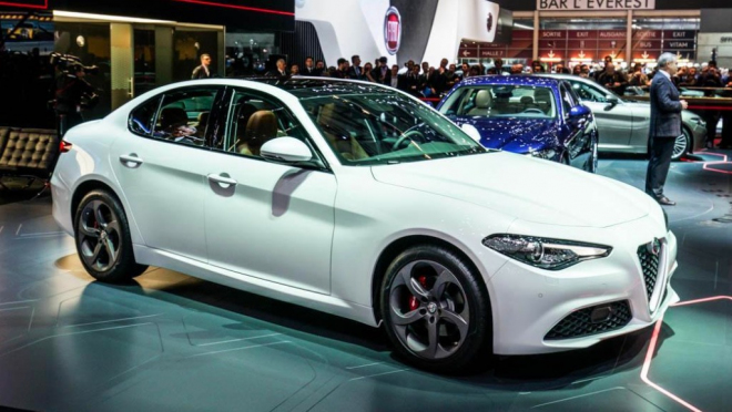 Alfa Romeo Giulia se ukázala v základu. Váží 1 374 kg, v prodeji bude za měsíc