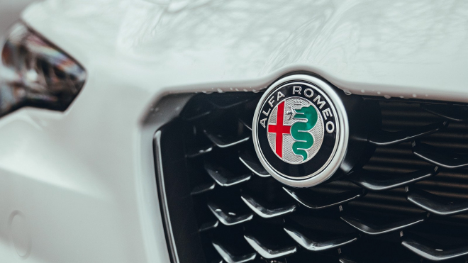 Někdo si nechal předělat svou Hondu na Alfu Romeo. Teď má spolehlivé auto, které nevypadá jako z jiné planety