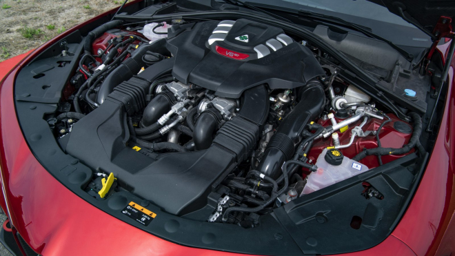 Možná poslední Alfa Romeo s pořádným benzinem ukázala své zrychlení z 0 na 250 km/h