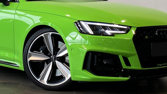 Někdo si koupil ostrý kombík Audi v zelené Porsche, stvořil tak odvážný světový unikát