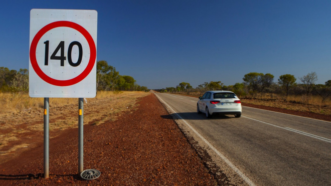 Rychlost zabíjí? Australané chtějí tu povolenou zvýšit, aby snížili počet nehod