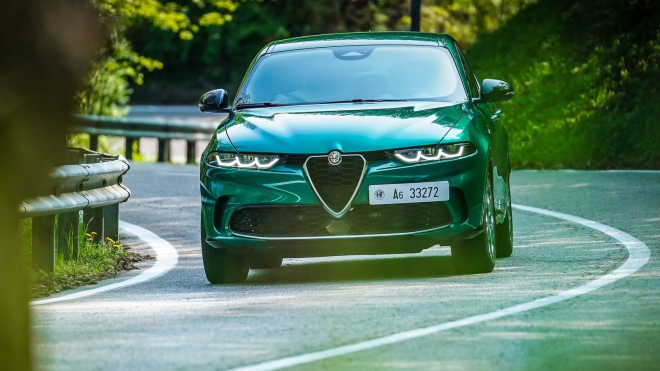 Pro automobilky už nic neznamenáte. Alfa Romeo zmrazila své plány do výsledků voleb, až ty rozhodnou, jaká auta nabídne