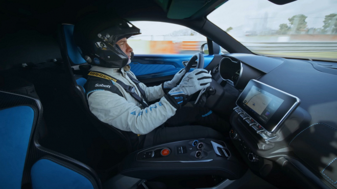 Francouzská komedie: Alpine zkouší za 6,7 milionu prodat speciál pomalejší než o 2,5 milionu levnější Porsche, jeho dynamiku si vymyslel