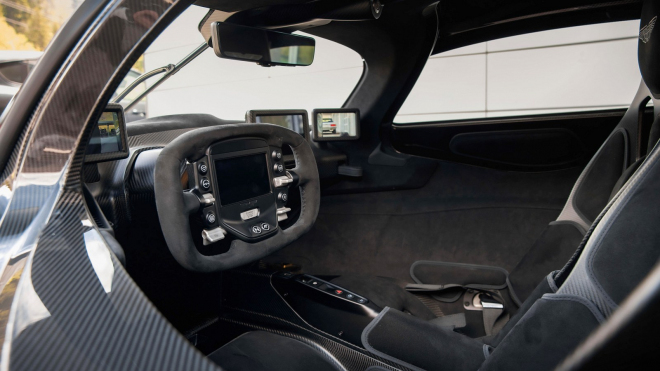 Další z majitelů supersportu za 75 milionů má tohoto auta dost, zbavuje se ho pod cenou. A to jde o mistra světa F1