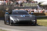 Aston Martin Vulcan možná dostane silniční verzi, zákazníci po ni touží