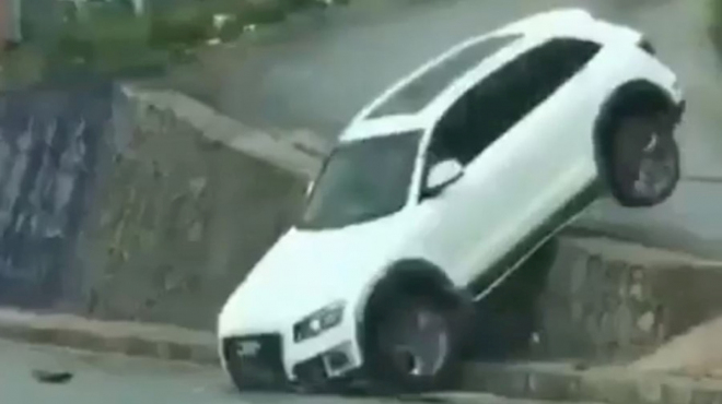 Že moderní SUV nezvládnou náročnější terén? Tohle dokázal řidič Audi Q5