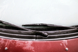 Toyota zakázala víc než 100 tisícům majitelů svých aut funkci vzdáleného startu, za mrazivých rán už si vůz předem nevytopí