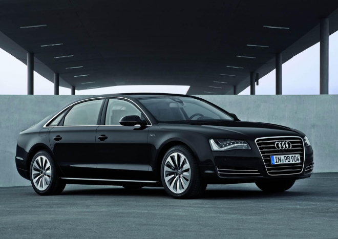 Audi A8 Hybrid: cena od 1,95 milionu Kč, prohlédněte si i nové fotky a videa