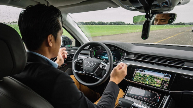 Sen o autopilotech umožňujících kochat se za volantem se rozplývá, vzdává to i Audi