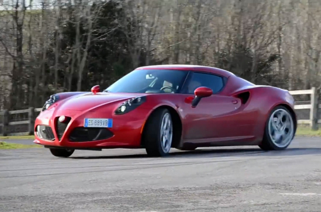 Alfa Romeo 4C si to rozdala s tratí v Goodwoodu, byla rychlejší než Corvette C7 (video)