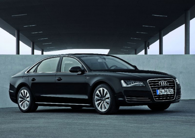 Nové Audi A8 se konečně zbaví pohonu předních kol, hliníku ovšem ubude