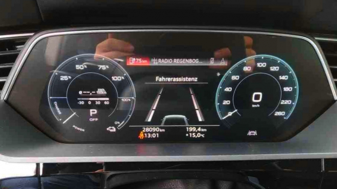 Kupci elektrického SUV Audi poznávají, co to je prodělat kalhoty, jejich auto ztratilo za 3 roky a 28 tisíc km na ceně přes 1,25 milionu