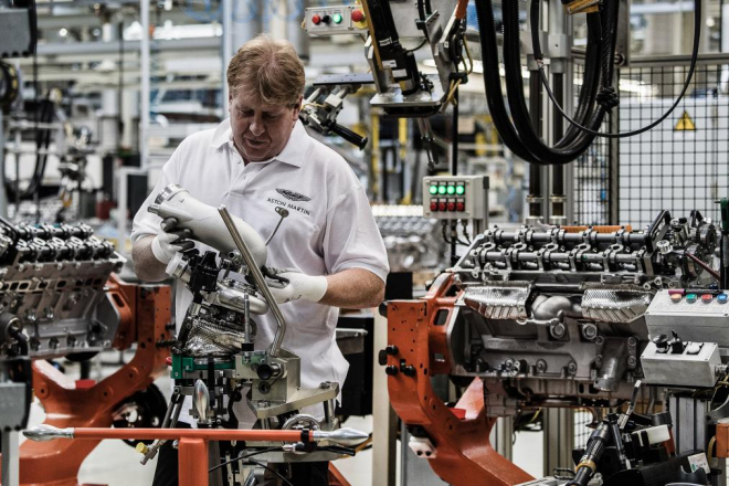 Aston Martin už vyrábí nové turbo V12, Vanquish s ním může mít až 820 koní