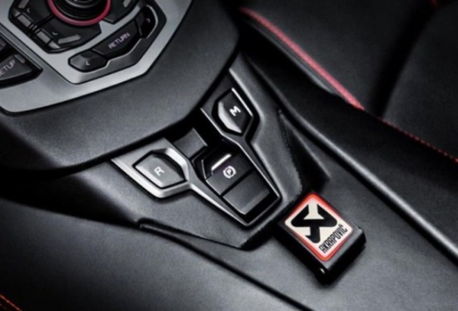 Akrapovič Sound Kit jsou ventily do výfuku, které můžete ovládat i mobilem