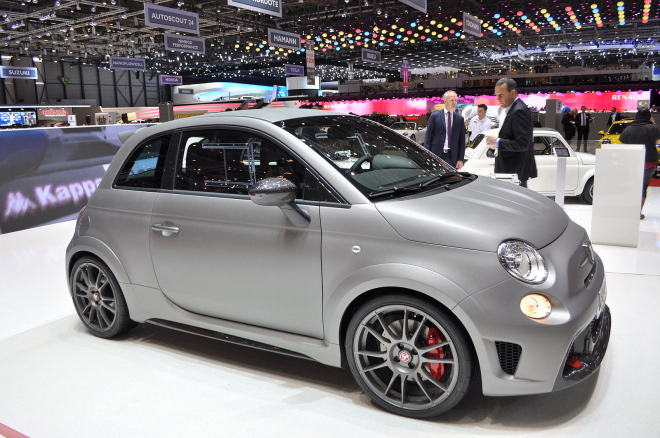 Abarth 695 Biposto 2014: 190 koní a 997 kg, stovka pod 6 sekund