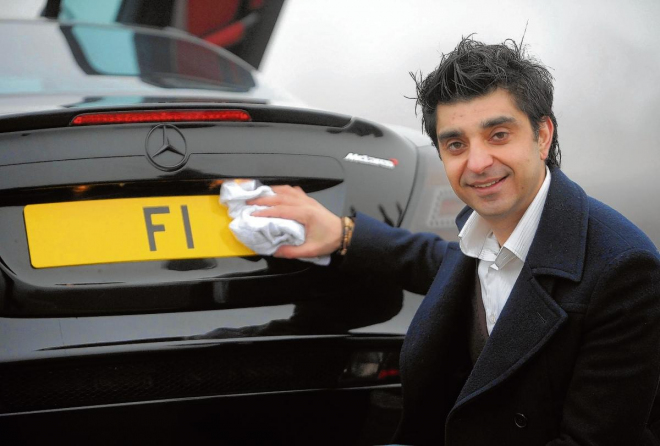 Nejdražší značka světa na prodej nakonec není, Afzal Kahn si svou F1 ponechá