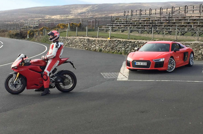 Nové Audi R8 nafoceno při natáčení reklamy s Ducati, už se vám líbí?