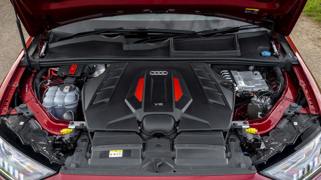 Rychlé rodinné auto lze mít nové i za půl ceny špičkového Audi s obřím motorem V8