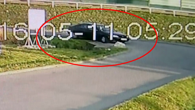 Otočit auto při jízdě na střechu může být až takhle snadné (video)