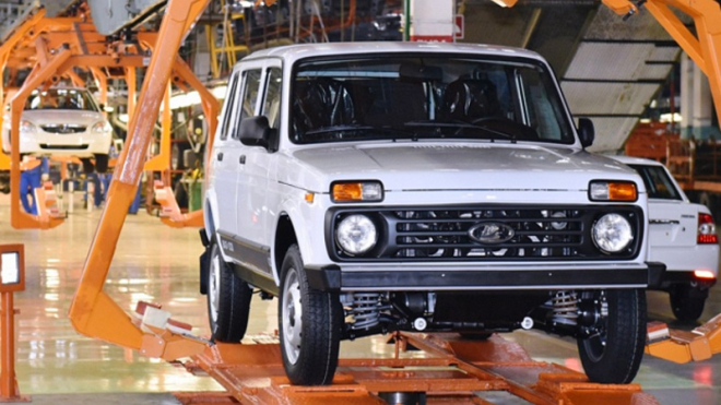 Lada ví, jak překvapit zaměstnance. Nejdřív jim zvýšila platy, pak jich tisíce propustila