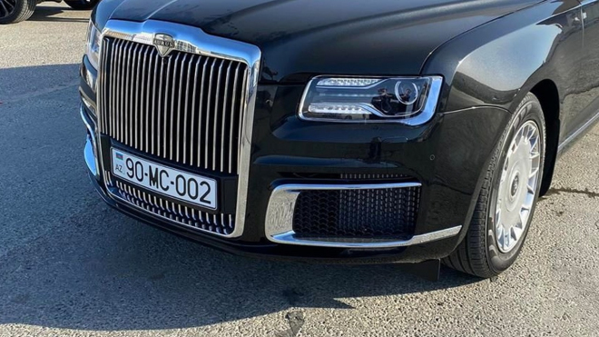 Ruský Rolls-Royce nafotili na ázerbájdžánských značkách. Komu patří, nikdo neví