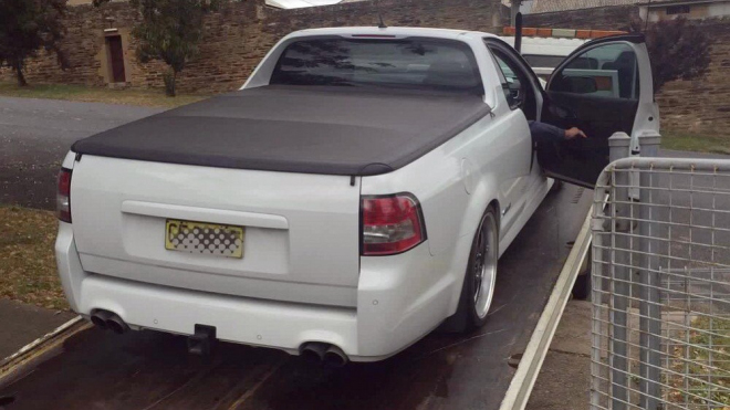 Australan dostal na silnici z pick-upu 231 km/h. Teď má po autě i po řidičáku