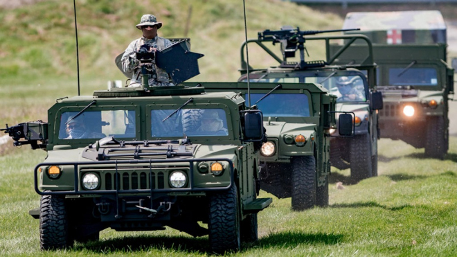 Víte, že se slavný Hummer H1 dál vyrábí? Daří se mu, vidět bude i kousek od nás