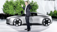 Šéfdesignér Mercedesu znovu perlí, vysmívá se interiérům Audi a BMW pro jejich „prťavé” displeje, prý jsou jako z roku 1995