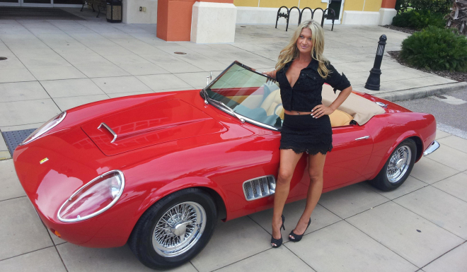 Tito muži používají své manželky, aby prodali svá auta. Proč?