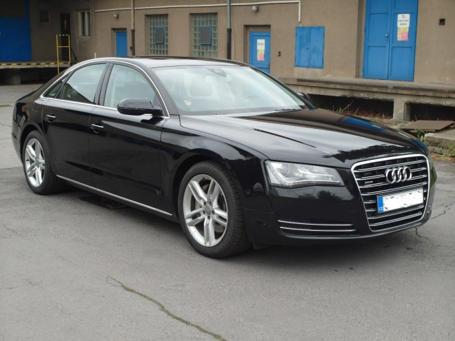 Ministerstvo prodává černá Audi zabavená „zločincům”, nemusí být drahá
