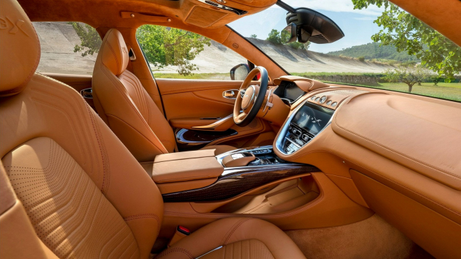 Aston Martin utíká hrobníkovi z lopaty, zájem o poslední novinku překonává očekávání