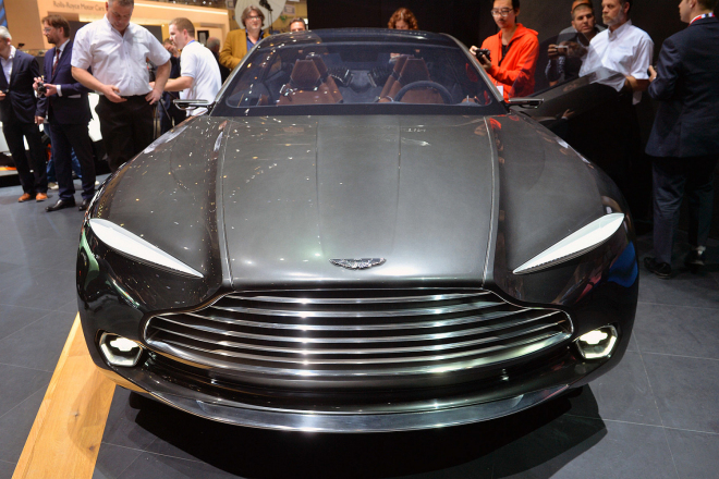 Aston Martin potvrdil sériovou výrobu crossoveru DBX, touží po nové klientele