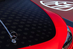 Někdo spočítal přesný počet log na nejvíc kolotočářském Mercedesu dneška a výsledek bere dech