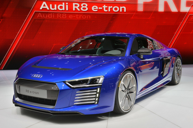 Audi R8 e-tron 2015: první fotky elektrické verze, s 460 koňmi dá stovku za 3,9 s